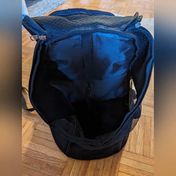 Dog carrying backpack - Picture 3 of 4